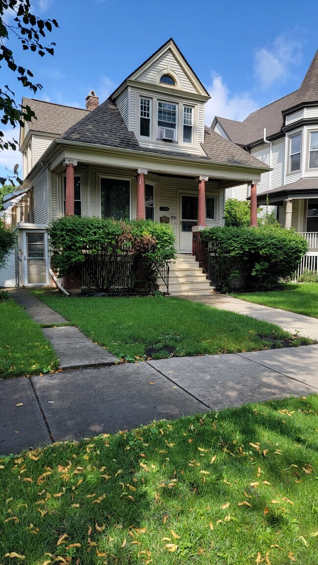 Primary Photo - 2518 N Bernard St