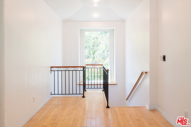 Building Photo - 8524 Appian Way