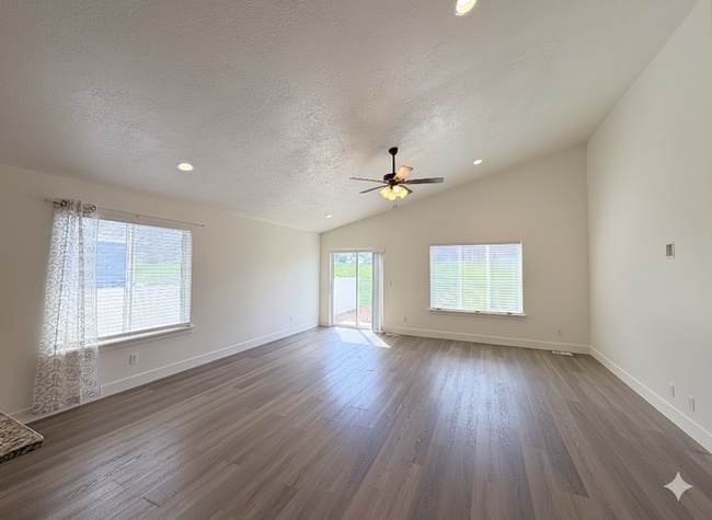 Building Photo - 128 E 840 N