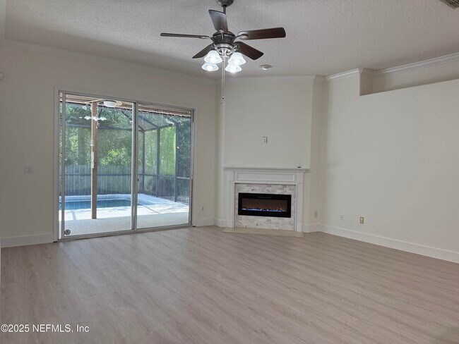 Building Photo - 12244 Lake Fern Dr