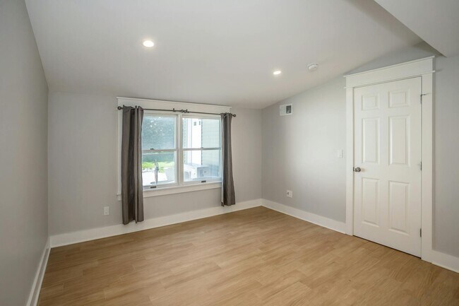 Building Photo - 288 Acre Ln