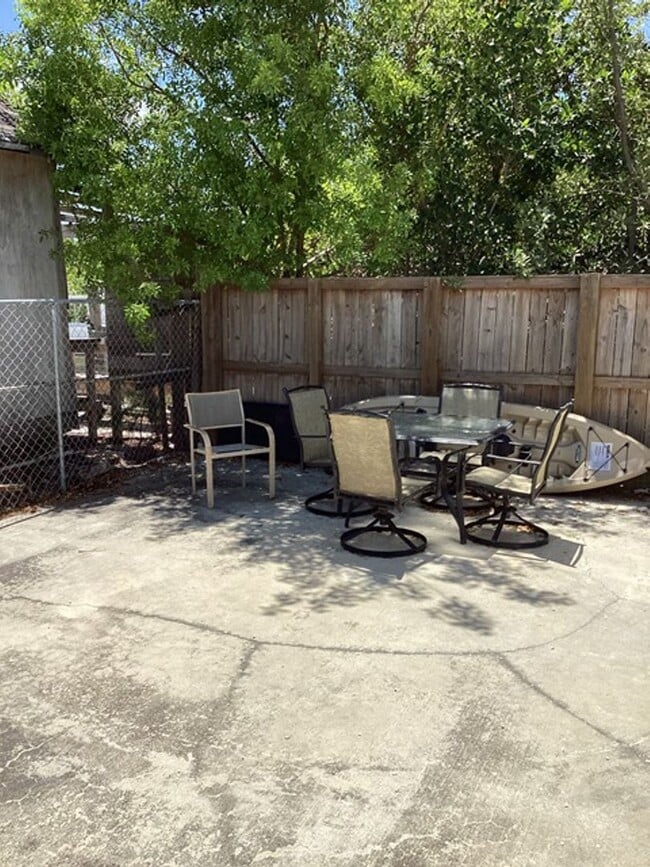 Building Photo - NEW PRICE!! Move in Ready Single Family Home - 4 bedroom - 1.5 Bathroom on Stock Island