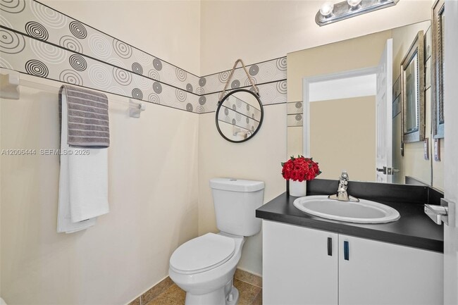 Building Photo - 627 E Mowry Ct