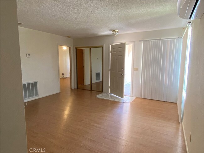 Building Photo - 1056 Sombra Way