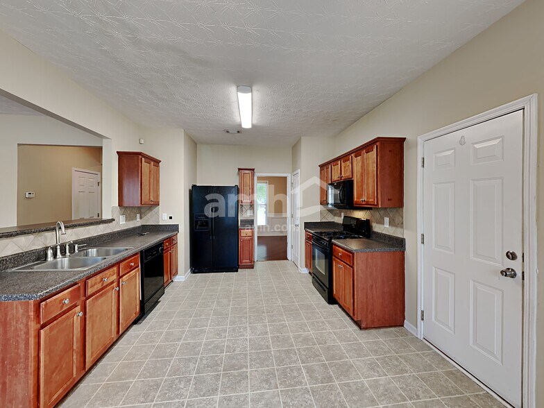 Building Photo - 317 Azalea Loop