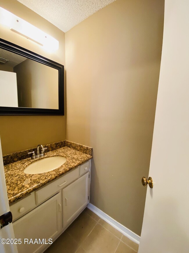 Building Photo - 108 W Whispering Pines Cir