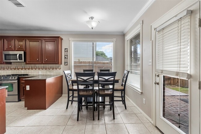Building Photo - 510 Crestwater Ct