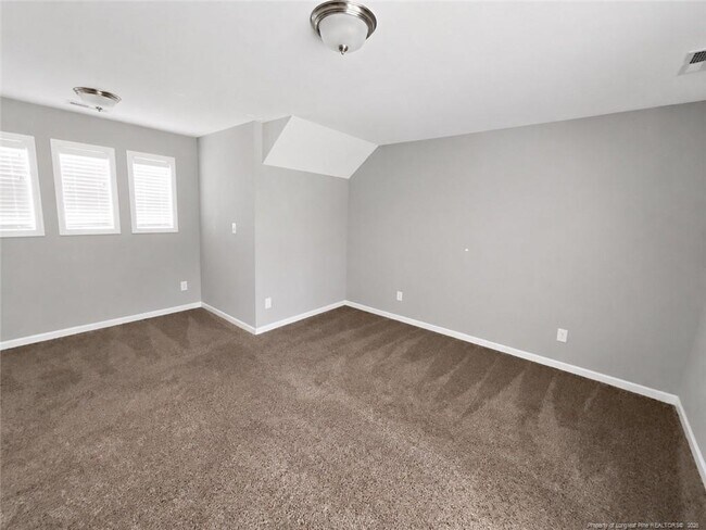 Building Photo - 143 Ledgebrook Ln