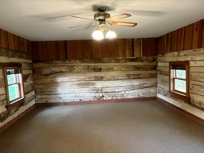 Cabin, Master Bedroom with Exposed 250 yo Logs - 38472 Nixon Rd