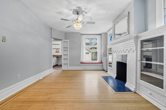 Building Photo - Historic 5-bedroom Home in Squirrel Hill