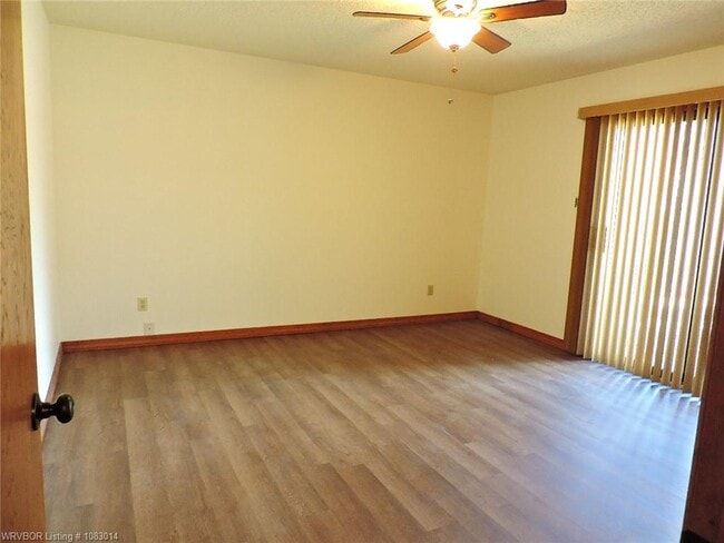 Building Photo - 8617 Meadow Dr