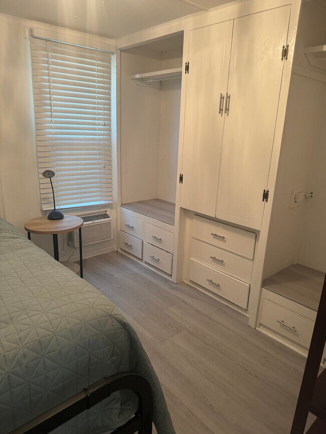 Building Photo - 333 Seminole