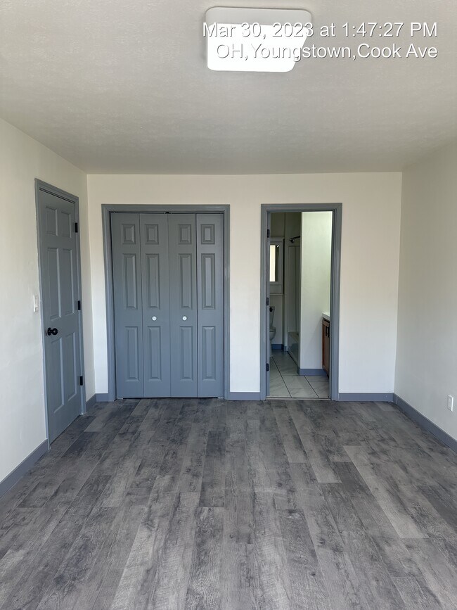 Building Photo - 865 Cook Ave