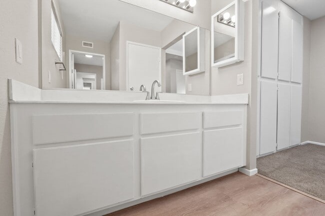 Building Photo - 989 W Imperial Hwy