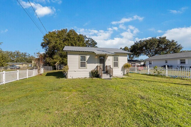 Building Photo - Charming 1/1 Home in St. Cloud Close to the Lakefront Park