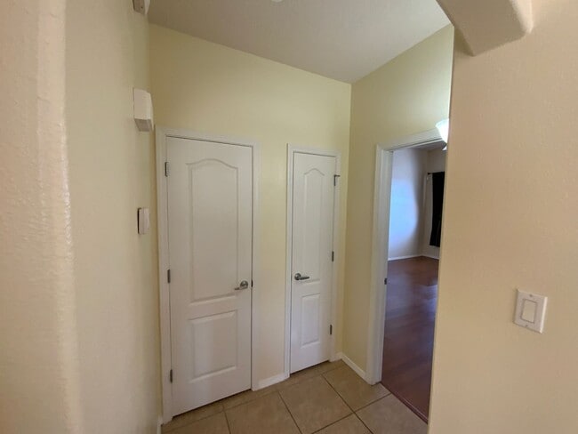 Building Photo - 4 Bedroom Single Story Home Available Near...
