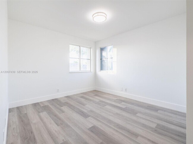 Building Photo - 801 Tanglewood Cir