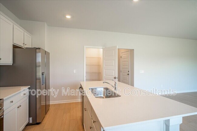 Building Photo - 22857 Dashwood Ln