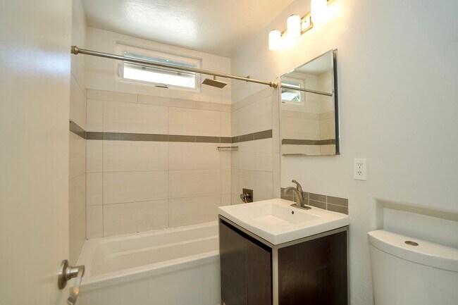 Building Photo - 1383 Spruce St