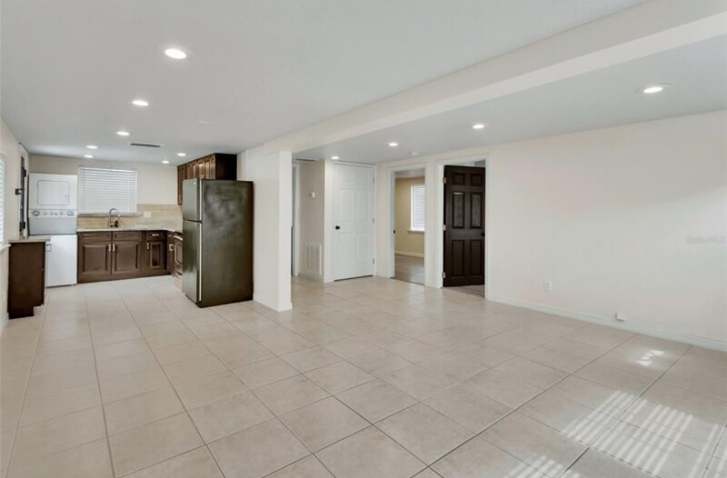 Building Photo - 506 N Stone St