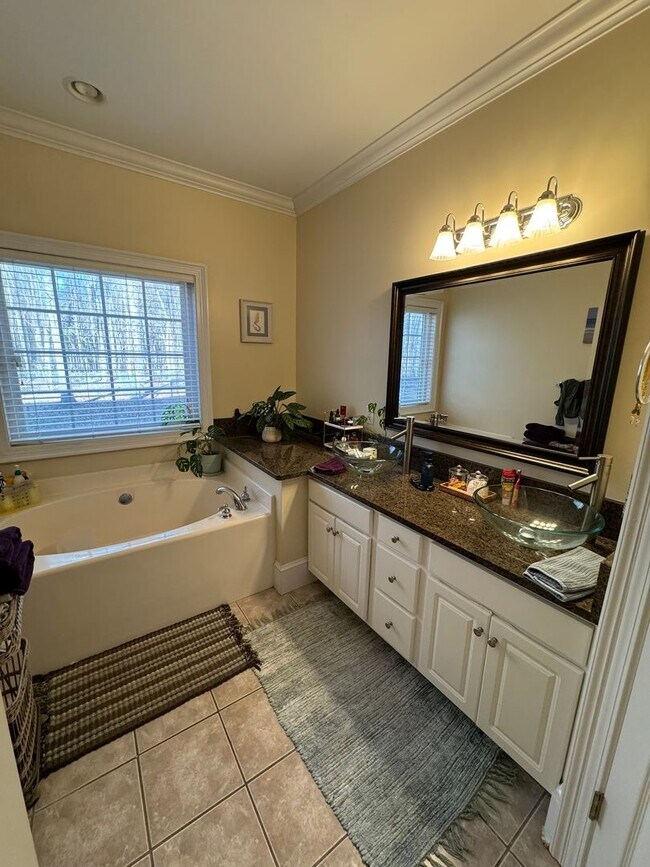 Building Photo - 3BR Beauty on the Eastside!