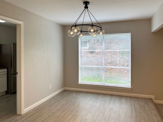 Building Photo - 4 Bedroom / 2 Bath / 2 Car Garage