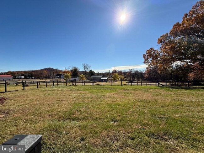 Building Photo - 820 Ridgeview Rd