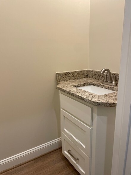 Building Photo - 861 Hickory Dr SW