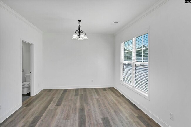 Building Photo - 2035 Rosewood Dr