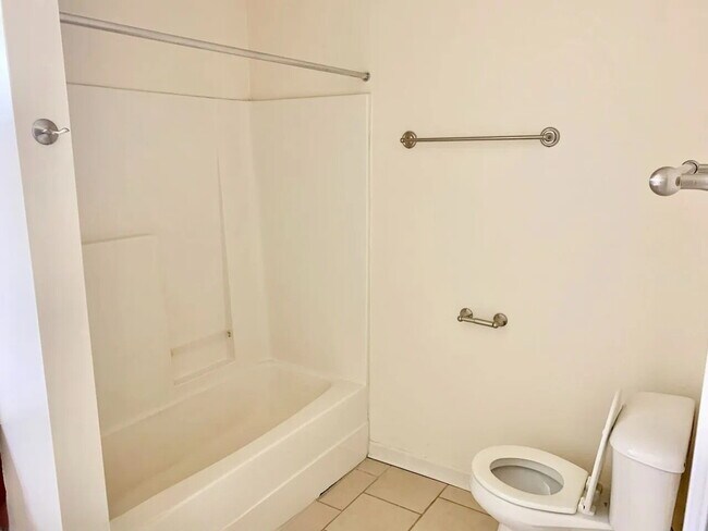 Building Photo - "A Cozy Nashville Home with Great Location and Potential"