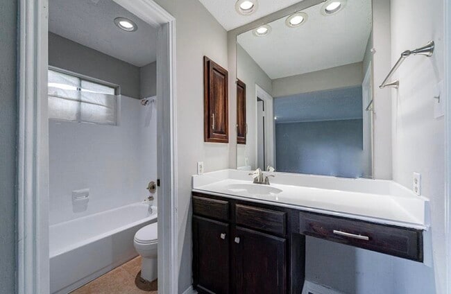 Building Photo - 2714 Owens Cross Dr