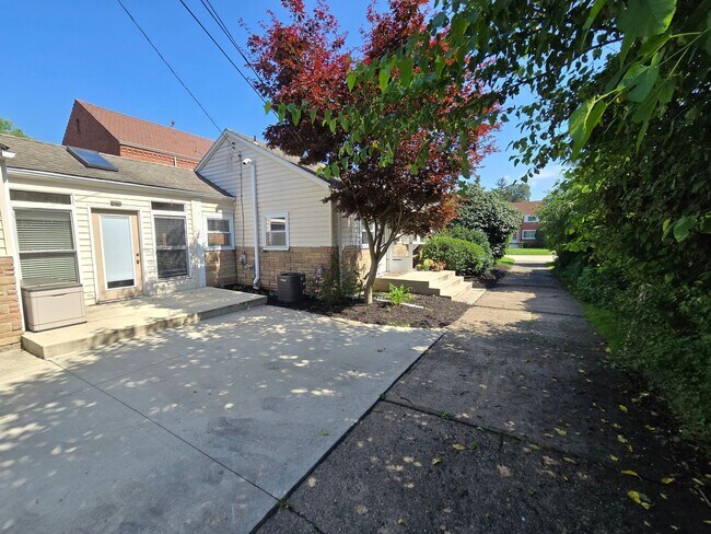 Building Photo - Stunning 4Bed 2bath House in Point Breeze!...