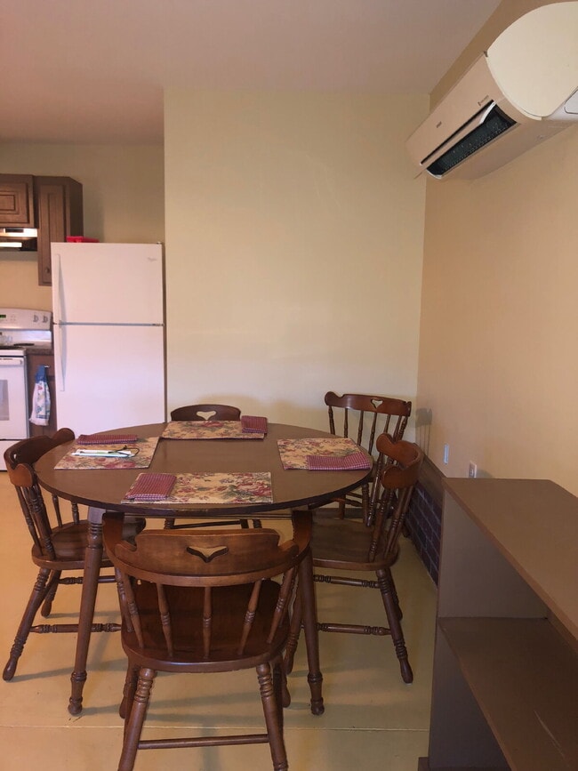 Building Photo - *FULLY FURNISHED* 1 Bedroom, 1 Bathroom Apartment *UTILITIES INCLUDED*