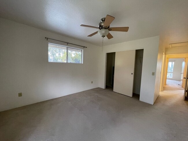 Building Photo - Parkglen at Waikele upstairs corner/end unit