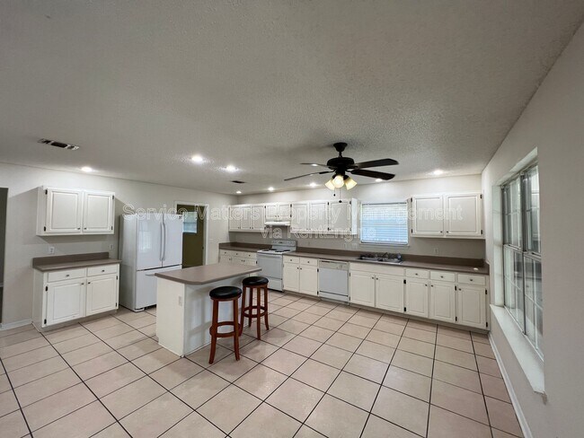 Building Photo - 6069 Breckenridge Dr