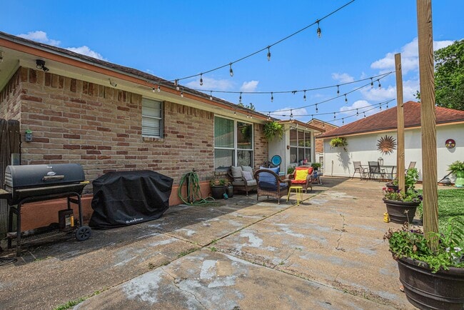 Building Photo - 5118 Whittier Oaks Dr
