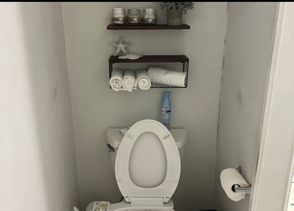 Toiket and storage area - 945 Plantation Rd