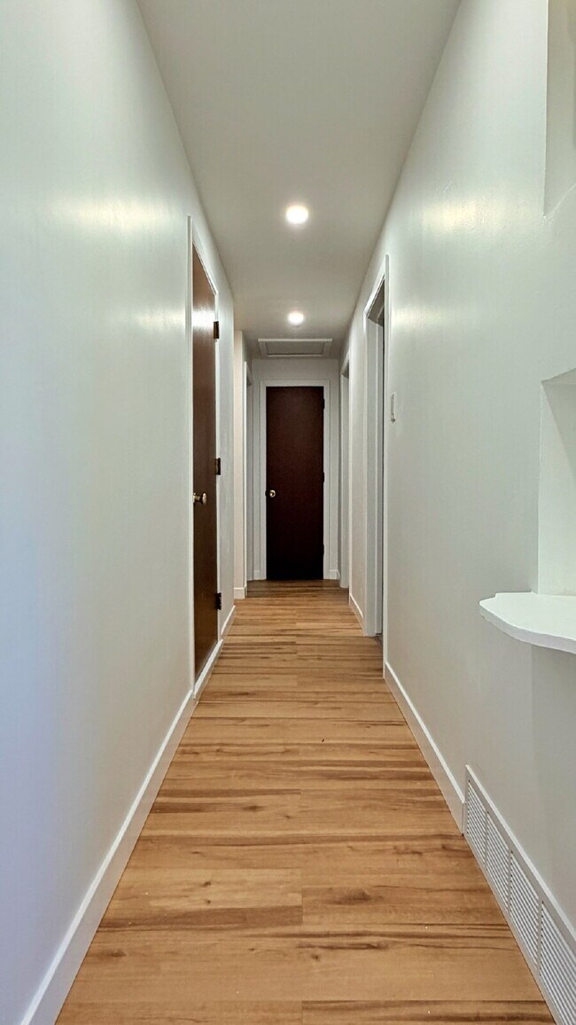 Building Photo - FANTASTIC REMODELED 3 Bed 2 Bath Home in Strayer & Shephards Park Hill Brand New Flooring New Car...