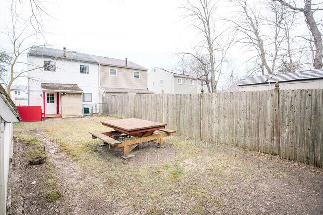 Building Photo - 22 Hamal Ct