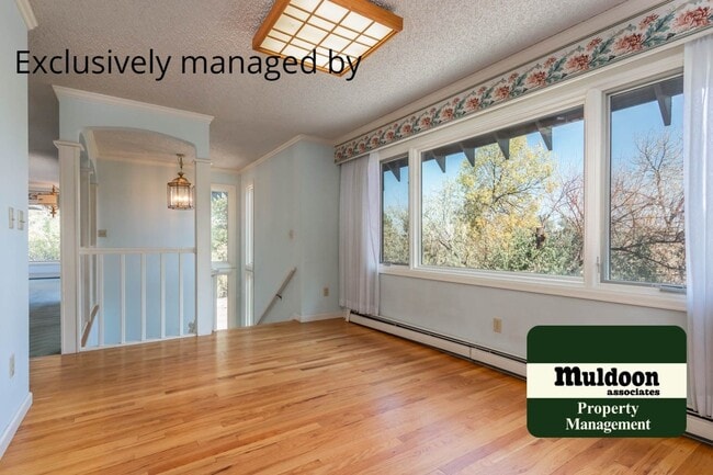 Building Photo - Beautiful 3 bedroom home with two car garage in Old Broadmoor