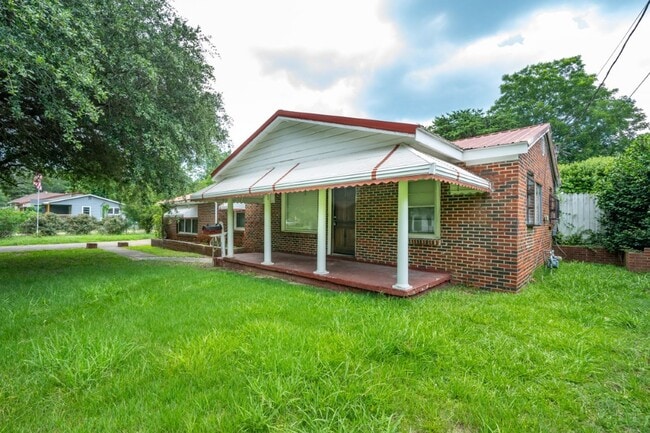 Building Photo - Hot Listing! Modern 3BR/2BA in Talladega –...