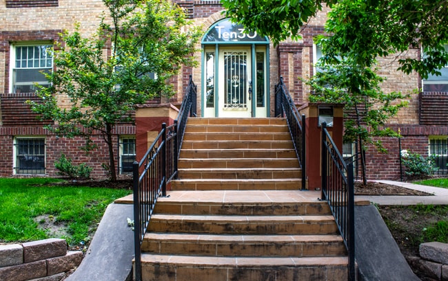 Building Photo - 1030 N Pearl St