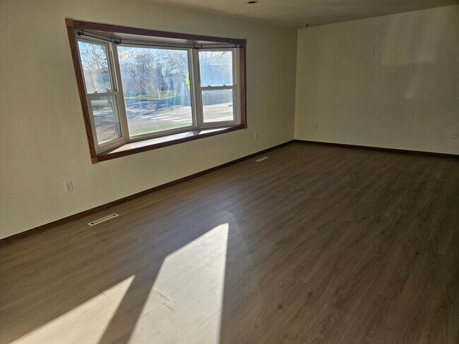 Building Photo - 1732-1734 6th St SE