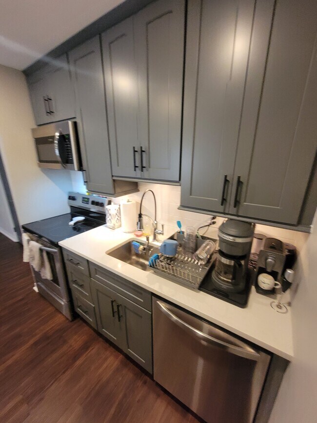 Building Photo - 23 Andrew Pl