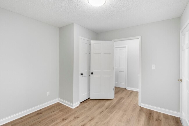Building Photo - NEW 1720-1722-1724-1726 N Chapman Lane