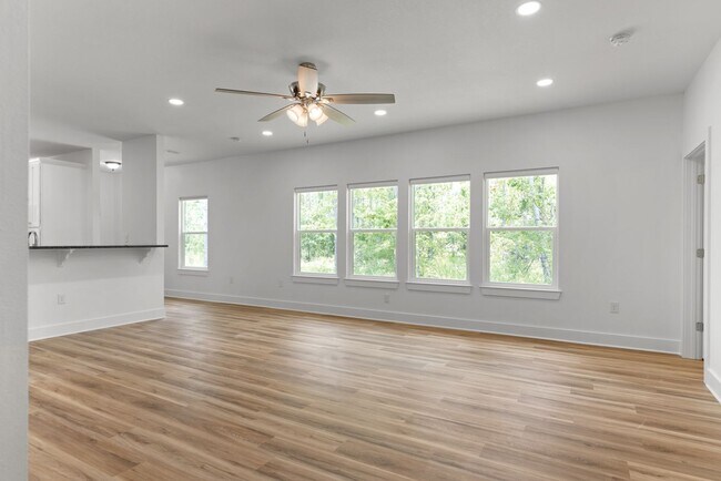 Building Photo - Spacious 3-Bedroom Home W/Office