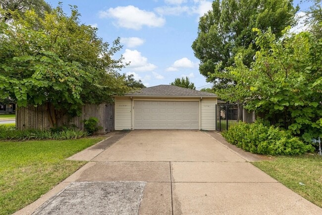 Building Photo - 11143 Joymeadow Dr