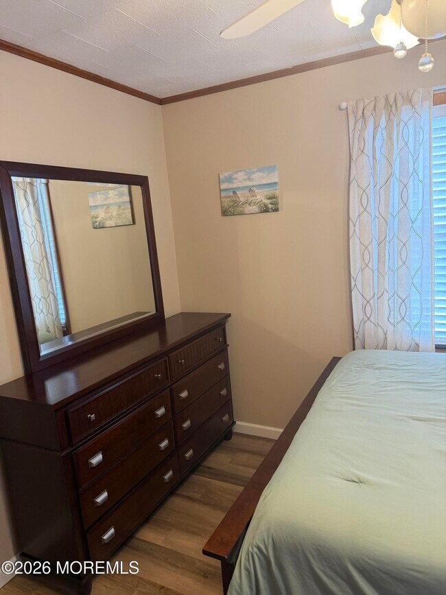 Building Photo - 410 8th Ave