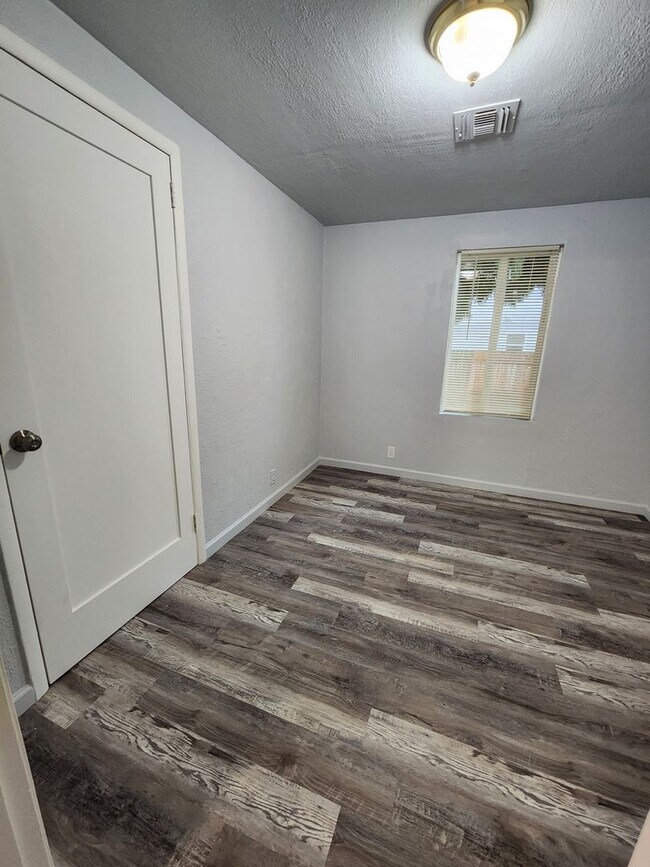 Building Photo - 3 Bedroom Home in Santa Clara!!