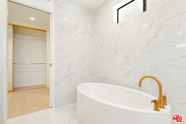 Building Photo - 4933 Collett Ave